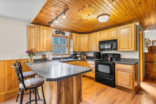 8578 WINNCREST ROAD, Neenah, WI 54956