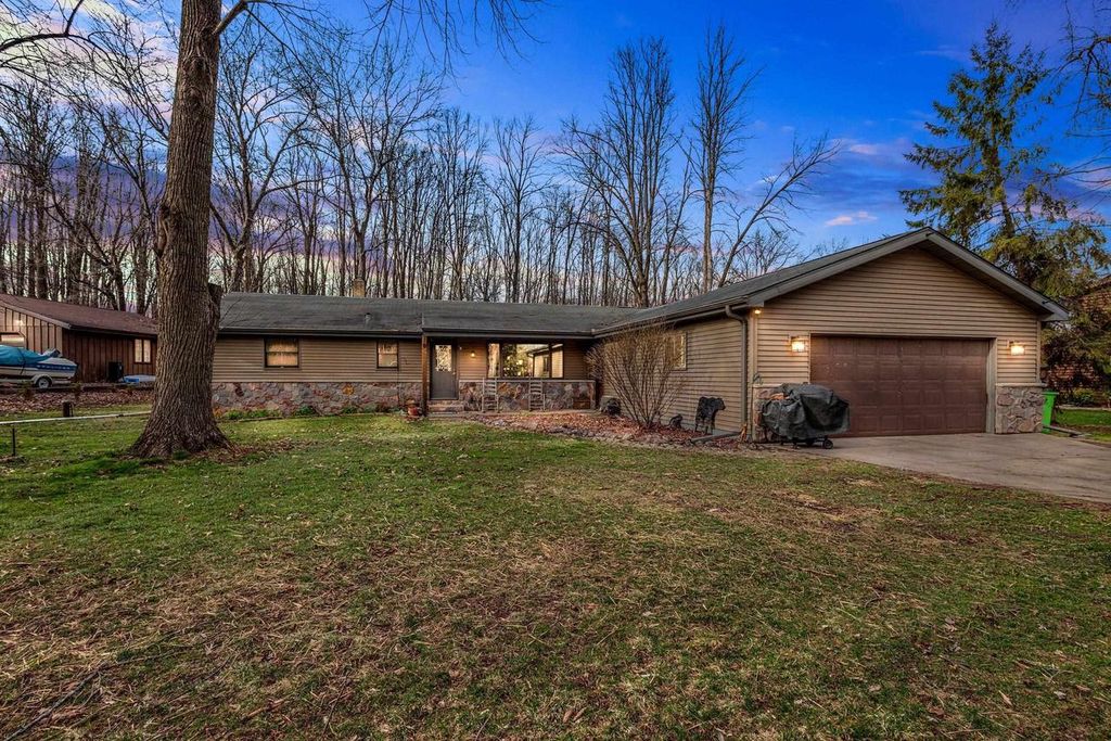 8578 WINNCREST ROAD, Neenah, WI 54956