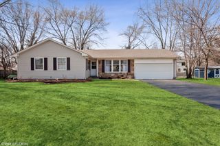 1915 Farmington Court, Naperville, IL 60565