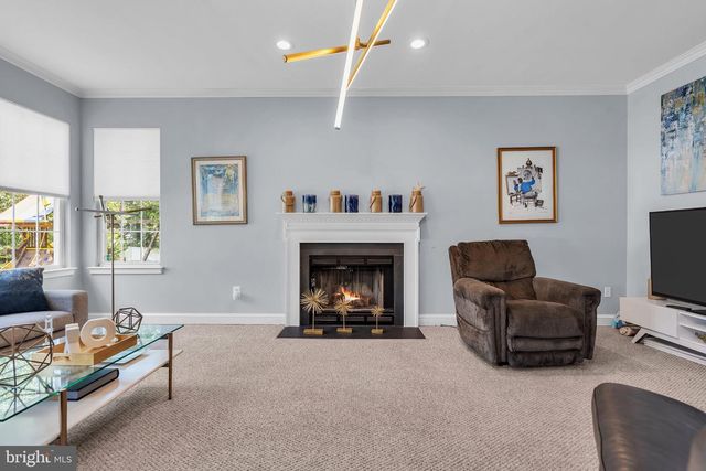 2 STONEHEDGE DR, Hightstown, NJ 08520