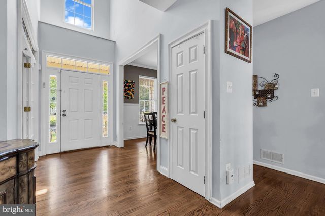2 STONEHEDGE DR, Hightstown, NJ 08520