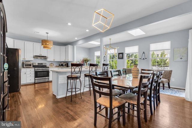 2 STONEHEDGE DR, Hightstown, NJ 08520