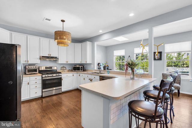 2 STONEHEDGE DR, Hightstown, NJ 08520