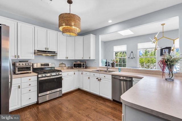 2 STONEHEDGE DR, Hightstown, NJ 08520