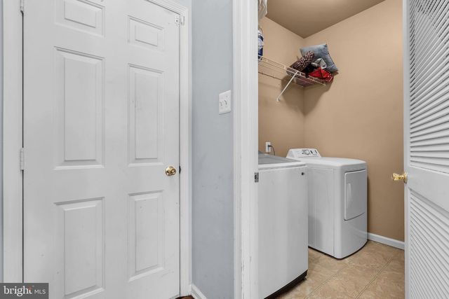 2 STONEHEDGE DR, Hightstown, NJ 08520