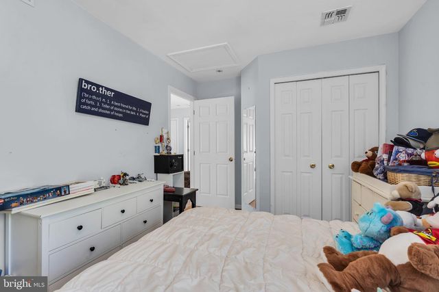 2 STONEHEDGE DR, Hightstown, NJ 08520