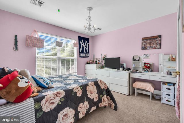 2 STONEHEDGE DR, Hightstown, NJ 08520