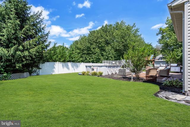 2 STONEHEDGE DR, Hightstown, NJ 08520