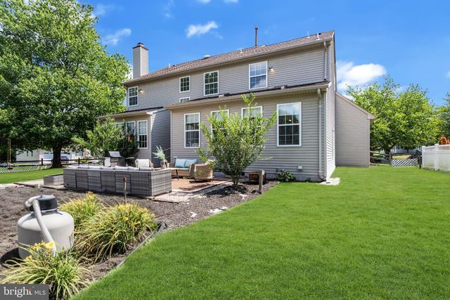 2 STONEHEDGE DR, Hightstown, NJ 08520