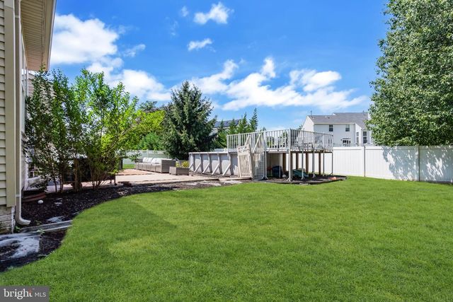 2 STONEHEDGE DR, Hightstown, NJ 08520