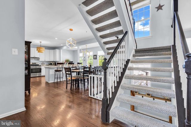 2 STONEHEDGE DR, Hightstown, NJ 08520
