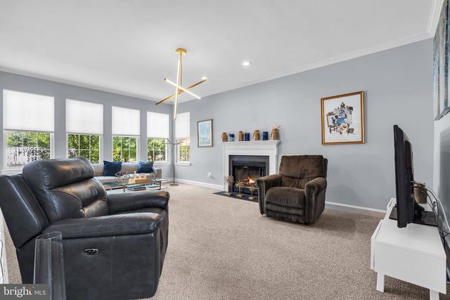 2 STONEHEDGE DR, Hightstown, NJ 08520