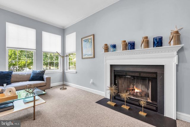 2 STONEHEDGE DR, Hightstown, NJ 08520