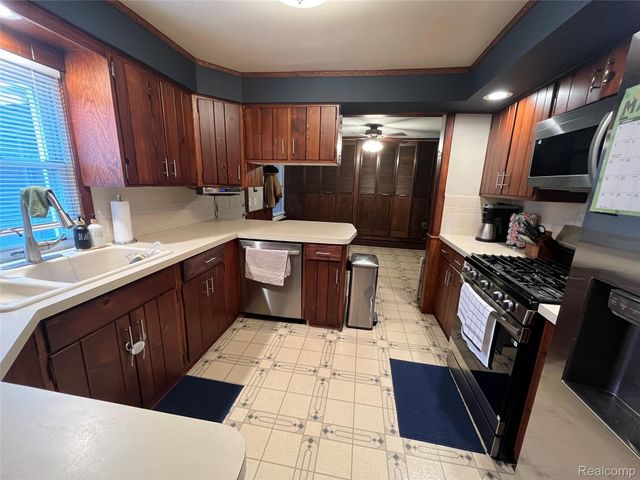 13366 Trenton Road, Southgate, MI 48195