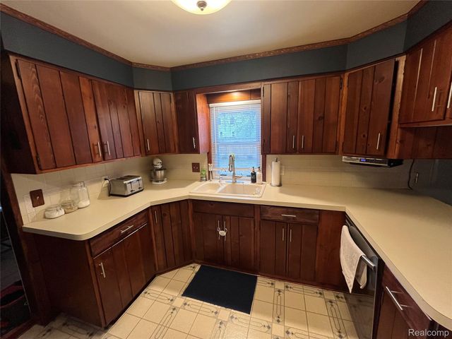 13366 Trenton Road, Southgate, MI 48195