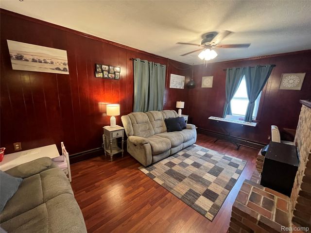 13366 Trenton Road, Southgate, MI 48195