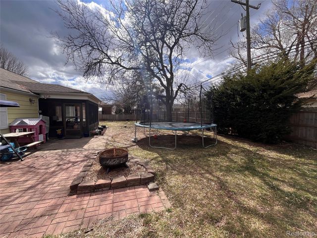 13366 Trenton Road, Southgate, MI 48195