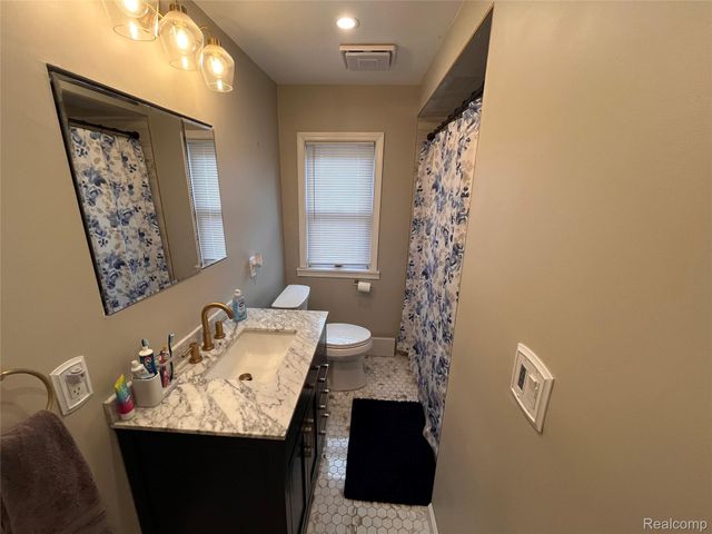 13366 Trenton Road, Southgate, MI 48195