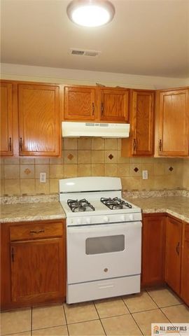 26 Henry Street A, Franklin, NJ 08873