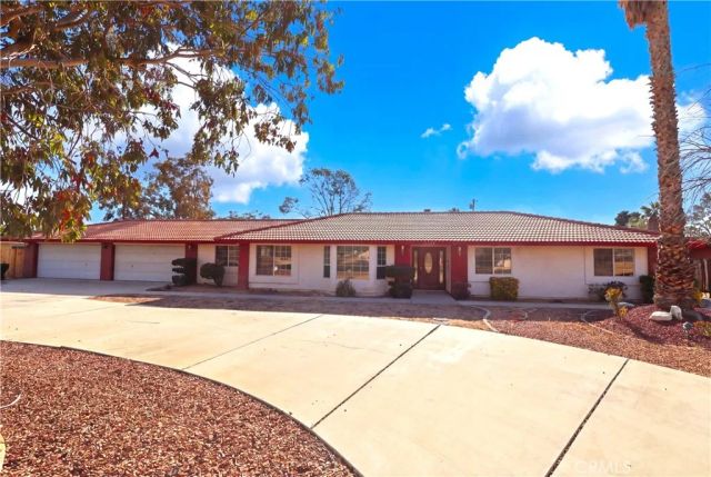 13163 Quapaw Road, Apple Valley, CA 92308