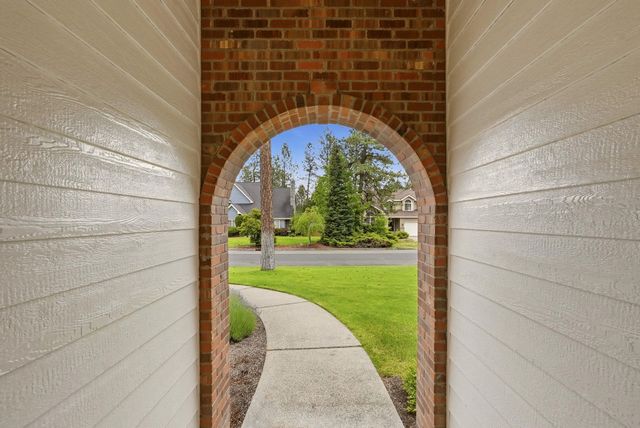 15111 N Edencrest Dr, Spokane, WA 99208