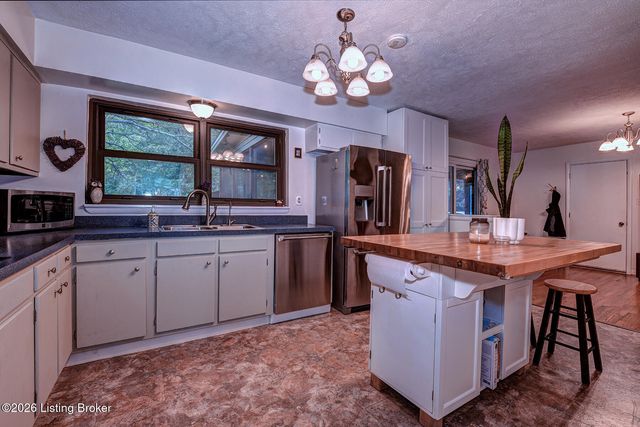 1200 Meadowridge Trail, Goshen, KY 40026