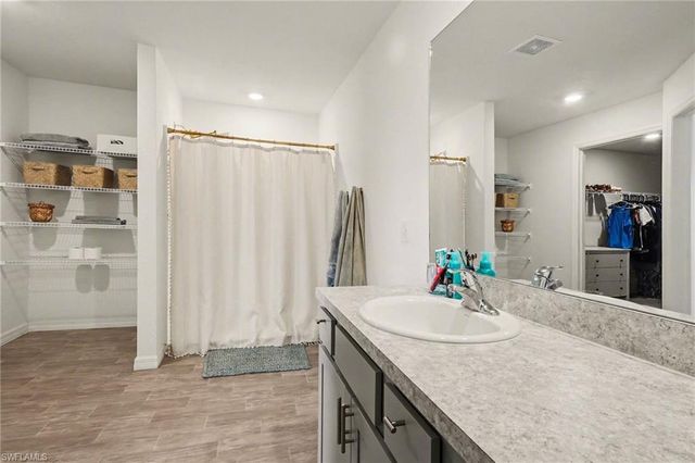 1409 NE 4th PL, Cape Coral, FL 33909