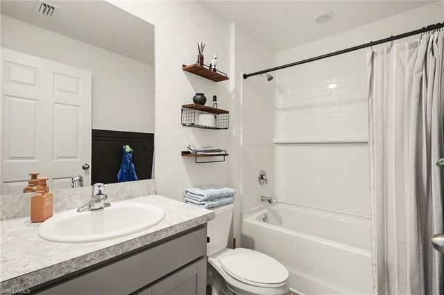 1409 NE 4th PL, Cape Coral, FL 33909