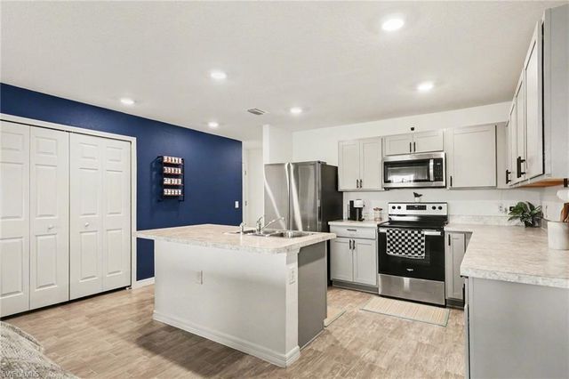 1409 NE 4th PL, Cape Coral, FL 33909