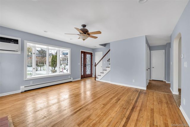 29 Glen Cove Drive, Glen Head, NY 11545