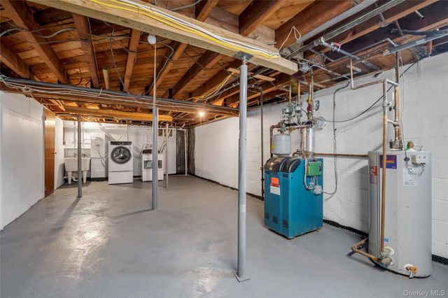 29 Glen Cove Drive, Glen Head, NY 11545