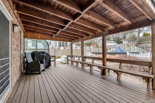 29 Glen Cove Drive, Glen Head, NY 11545