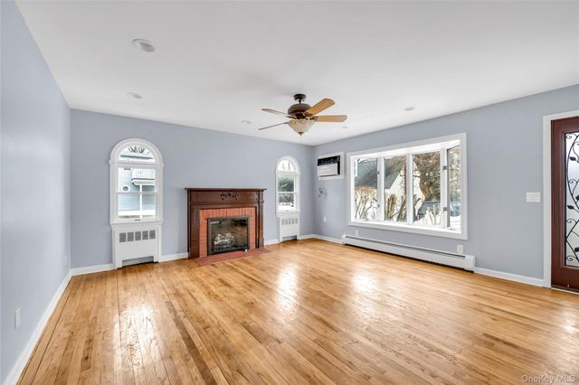 29 Glen Cove Drive, Glen Head, NY 11545