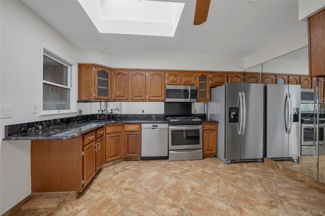 29 Glen Cove Drive, Glen Head, NY 11545