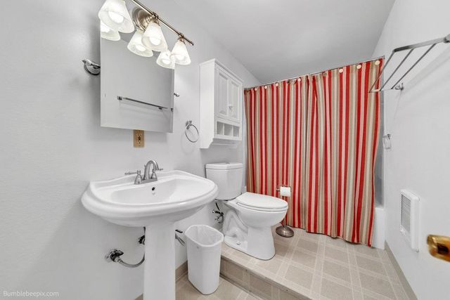 12222 N West Newman Lake Dr, Newman Lake, WA 99025