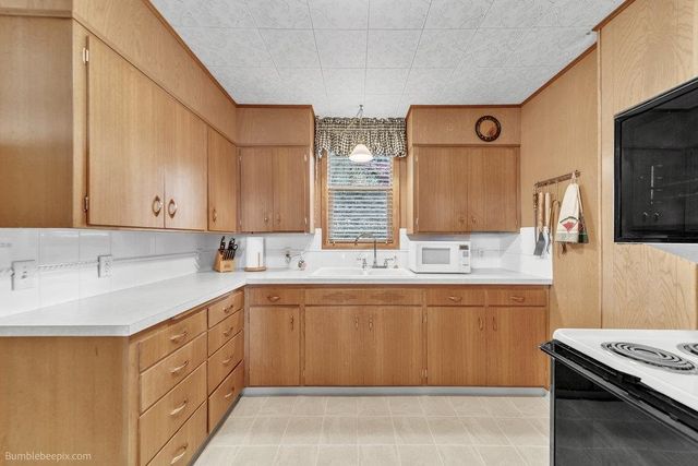 12222 N West Newman Lake Dr, Newman Lake, WA 99025