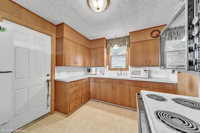 12222 N West Newman Lake Dr, Newman Lake, WA 99025