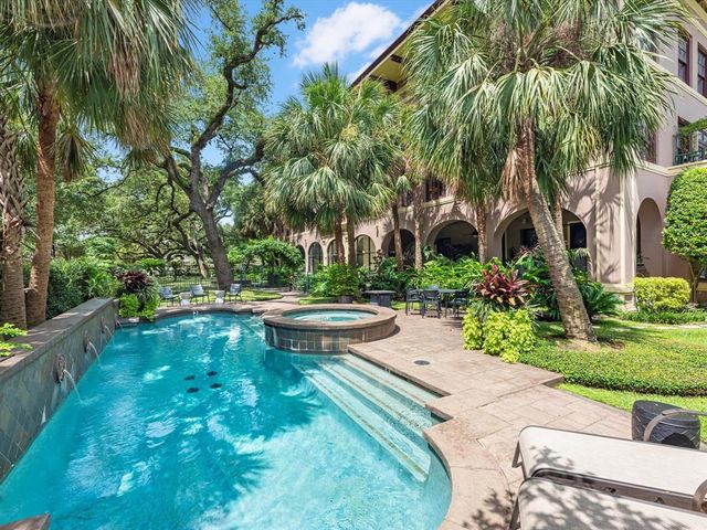 2700 Albany Street 3A, Houston, TX 77006