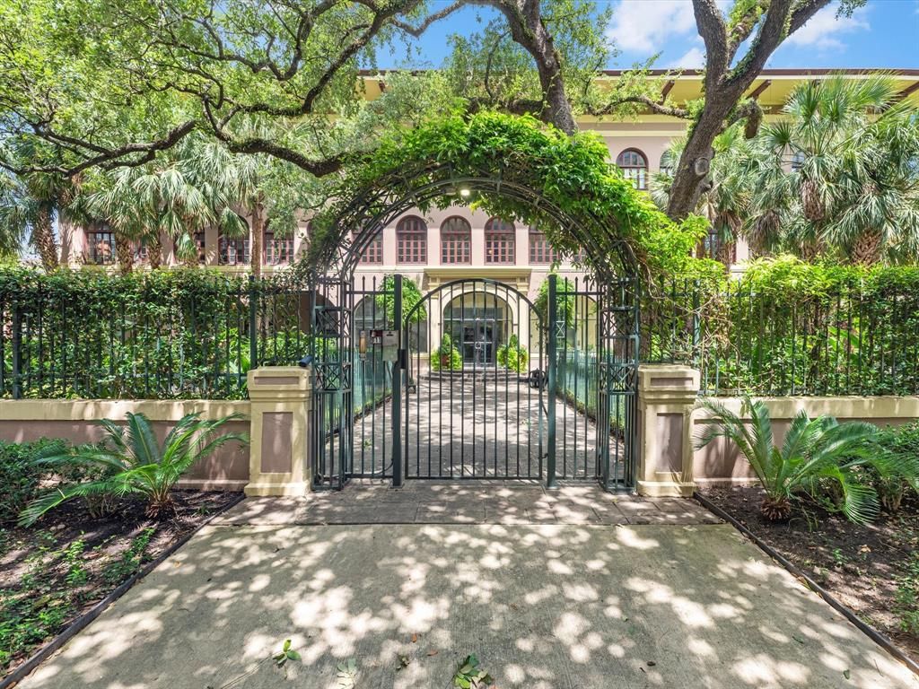 2700 Albany Street 3A, Houston, TX 77006