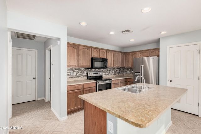 1027 W DESERT CANYON Drive, San Tan Valley, AZ 85143