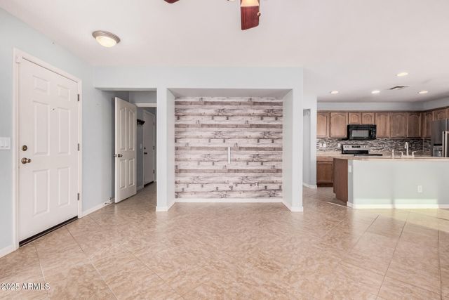 1027 W DESERT CANYON Drive, San Tan Valley, AZ 85143