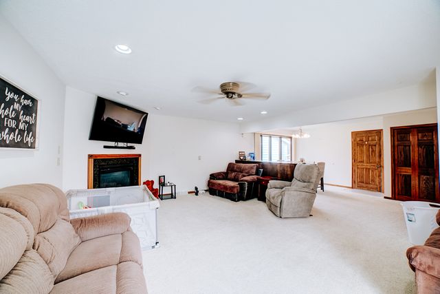 905 S 4th Street, Watseka, IL 60970