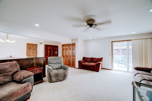 905 S 4th Street, Watseka, IL 60970