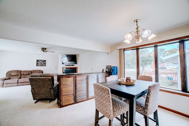 905 S 4th Street, Watseka, IL 60970