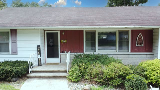 905 S 4th Street, Watseka, IL 60970