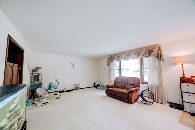 905 S 4th Street, Watseka, IL 60970