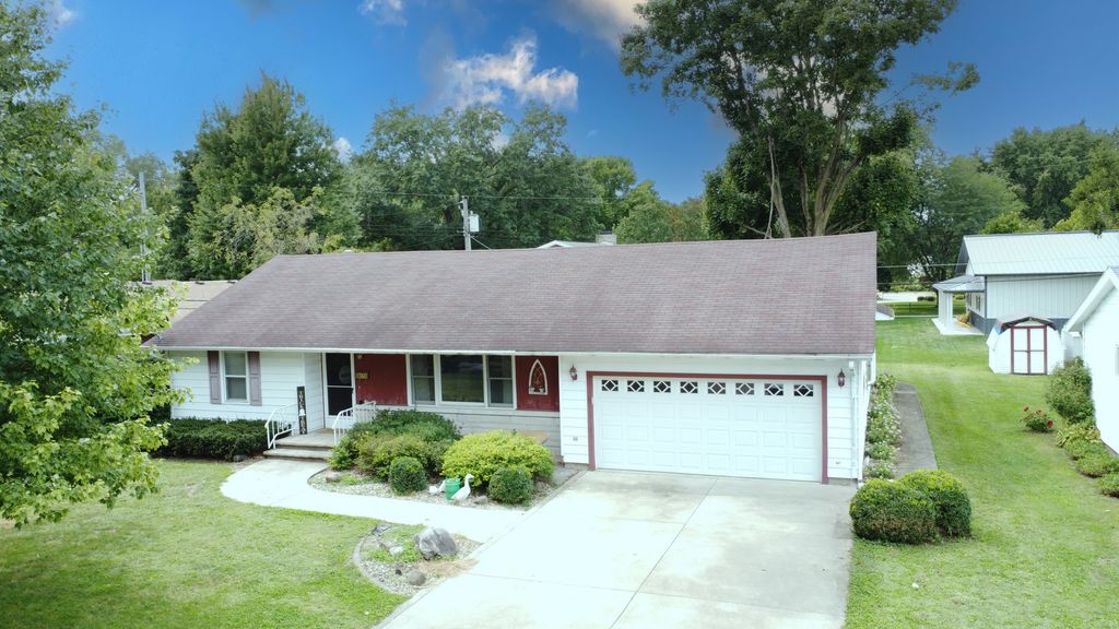 905 S 4th Street, Watseka, IL 60970