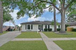 7530 Deep Forest Drive, Houston, TX 77088
