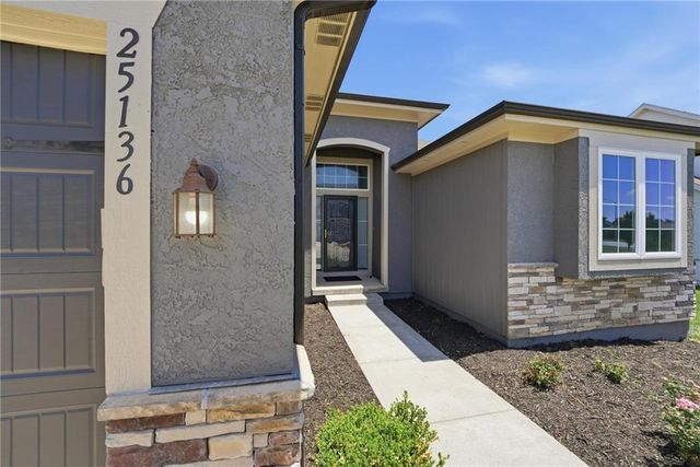 25136 W 148th Terrace, Olathe, KS 66061