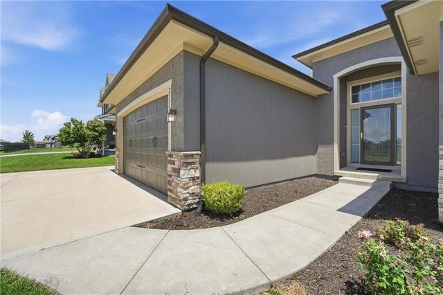 25136 W 148th Terrace, Olathe, KS 66061